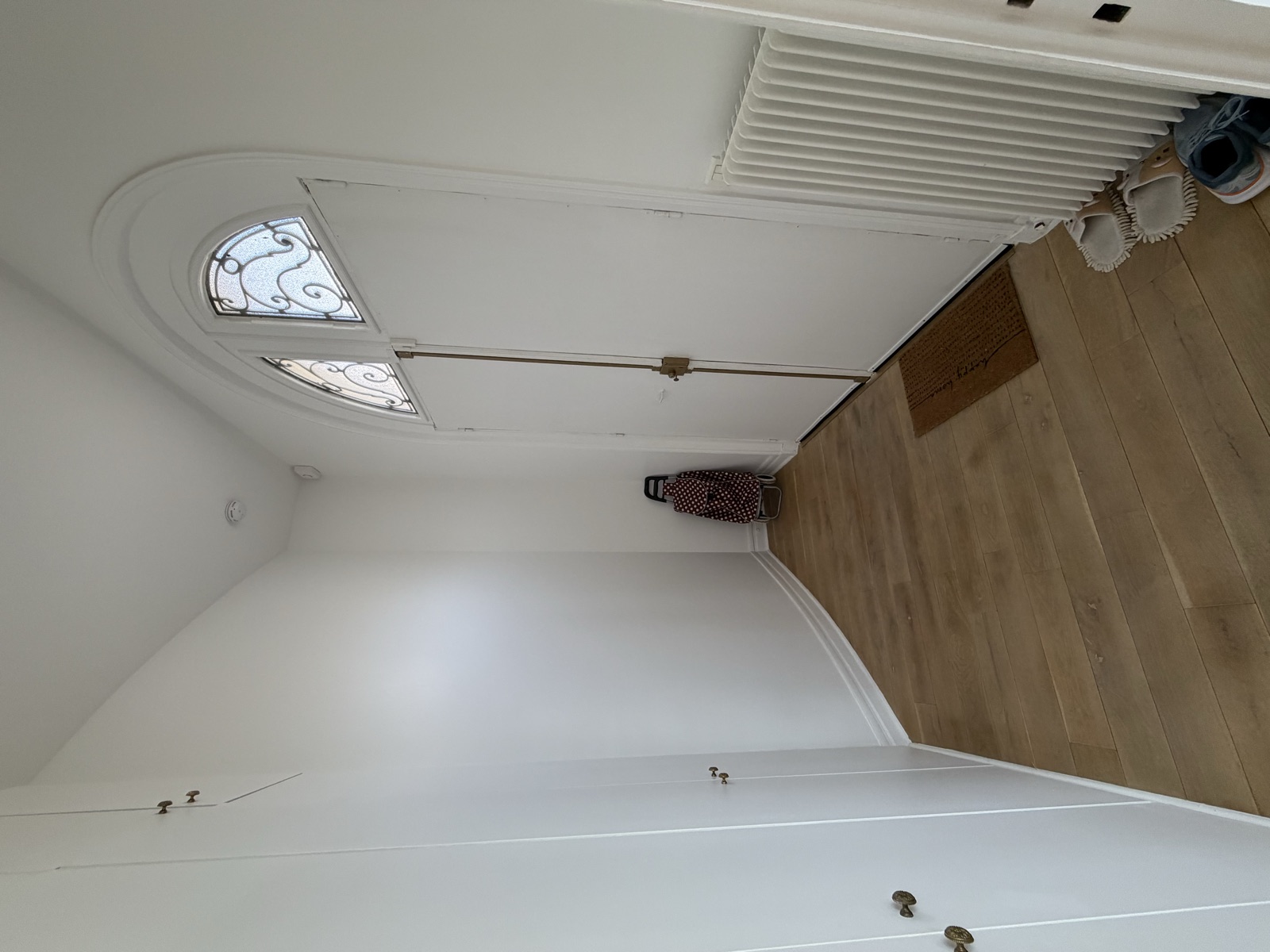 Entrée indépendante avec porte cochère