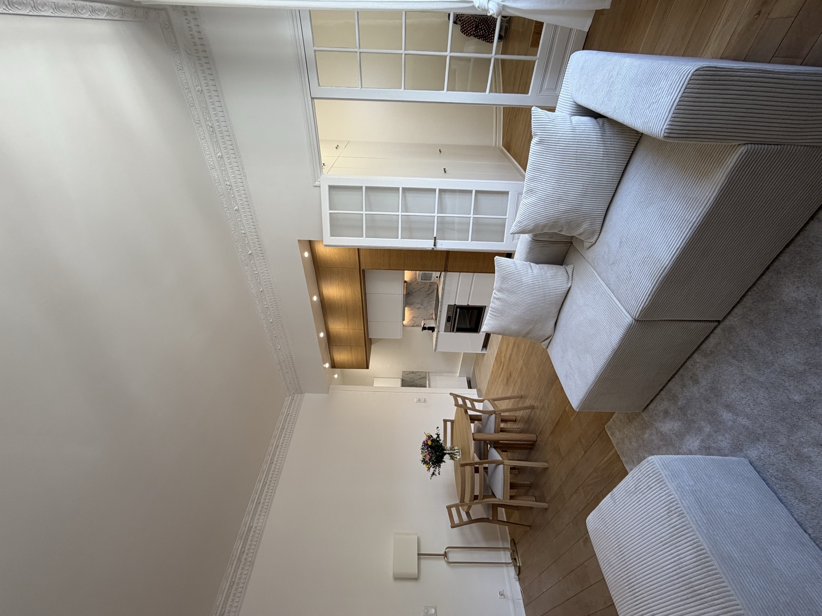 Ambiance du salon en soirée